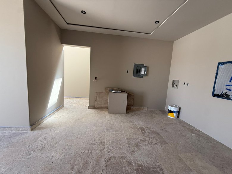 Smart investment in a prime location — 8 photos