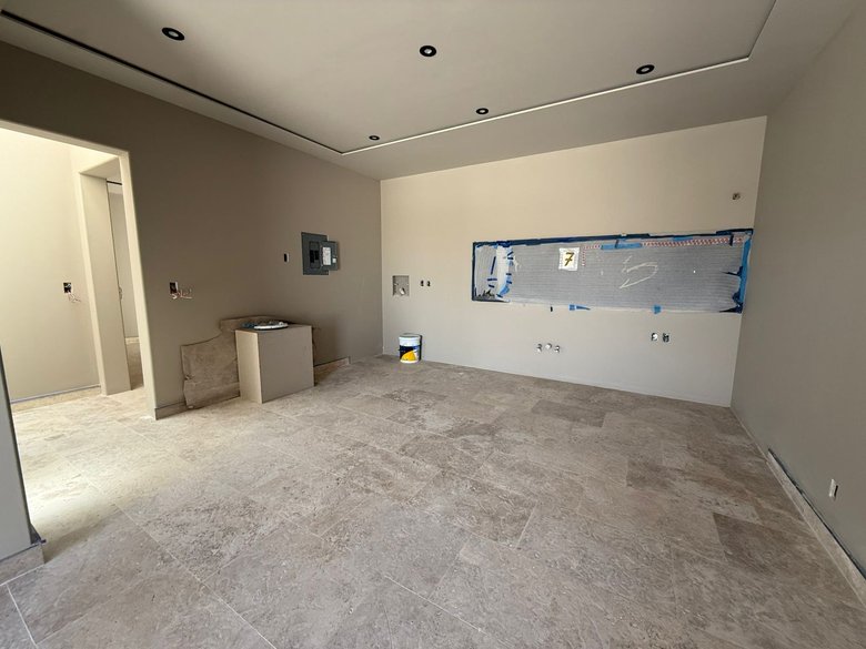 Smart investment in a prime location — 7 photos