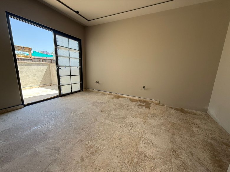 Smart investment in a prime location — 15 photos
