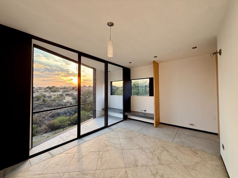 VENTA CASA MONTOLEA SENDEROS — 14 photos