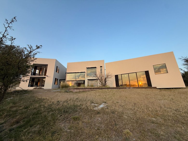 VENTA CASA MONTOLEA SENDEROS — 4 photos