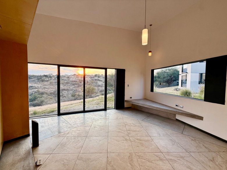 VENTA CASA MONTOLEA SENDEROS — 2 photos