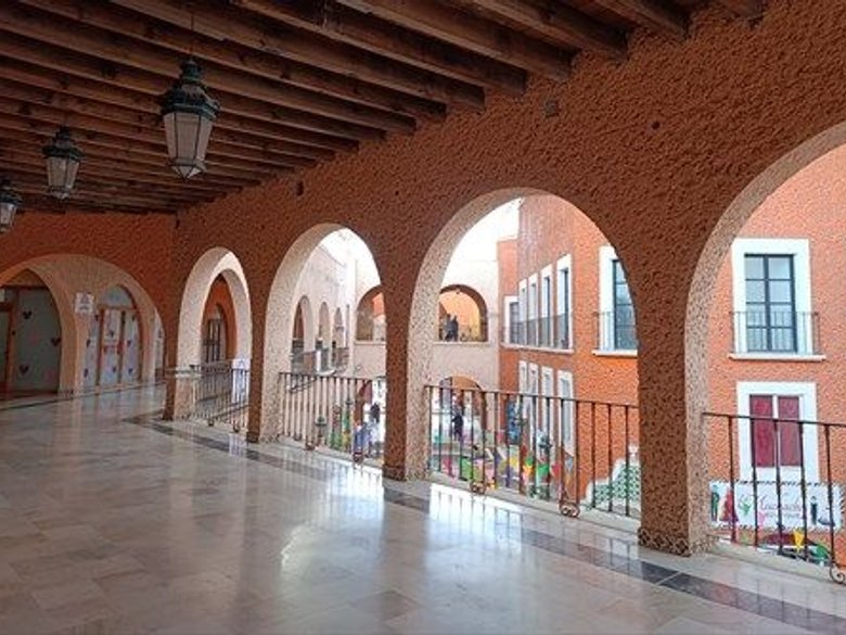 Locales comerciales Plaza Real del Conde — 3 photos