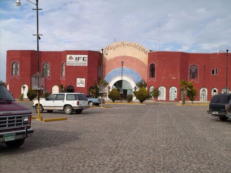 Locales comerciales Plaza Real del Conde — 5 photos
