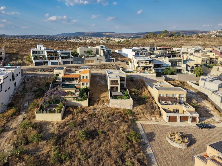 Lote Granada en Hoyo 13 — 5 photos