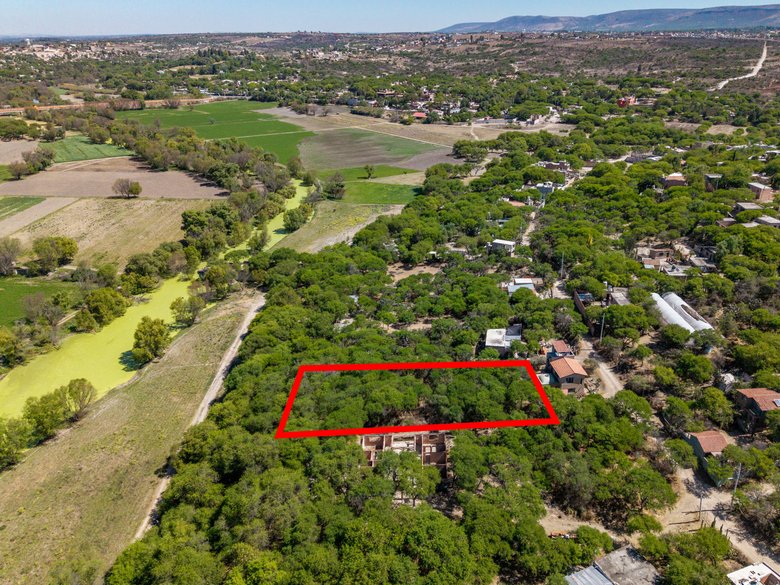 Piece of land in Los Lopez, near the river, the dam, and the historic Silver Road — 2 photos