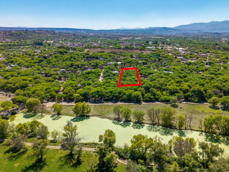 Piece of land in Los Lopez, near the river, the dam, and the historic Silver Road — 3 photos