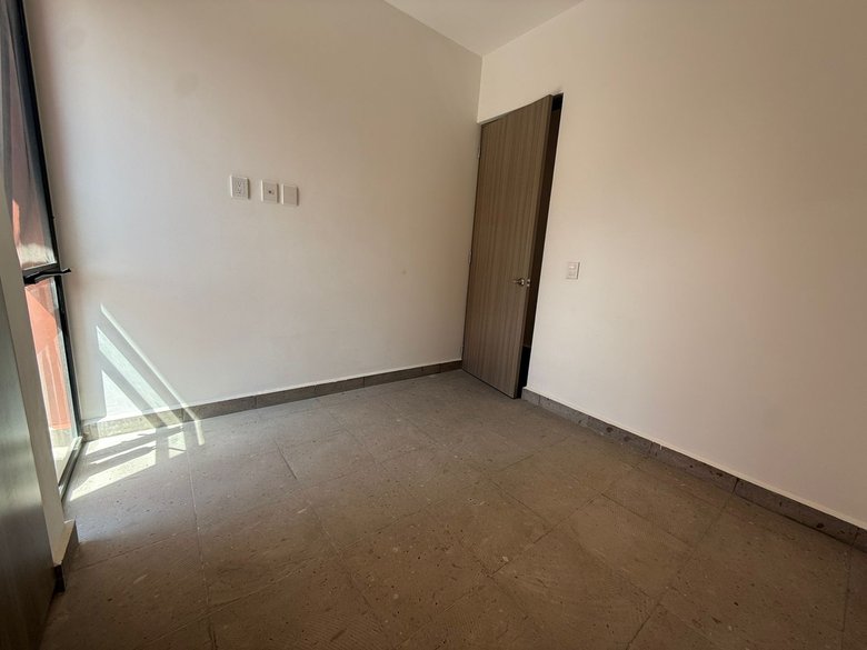 Bright Unfurnished Apartment with Terrace in Punta del Cielo — 6 photos