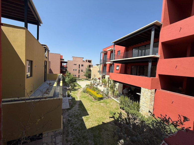 Bright Unfurnished Apartment with Terrace in Punta del Cielo — 3 photos