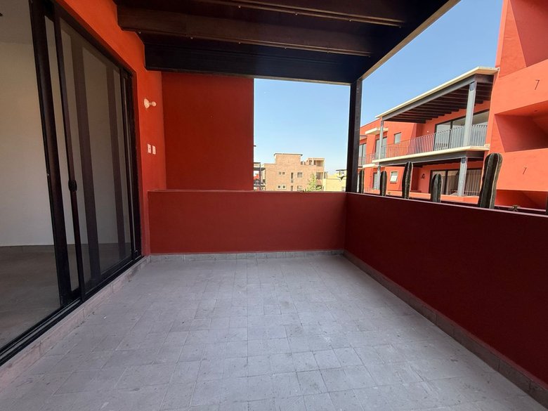 Bright Unfurnished Apartment with Terrace in Punta del Cielo — 2 photos