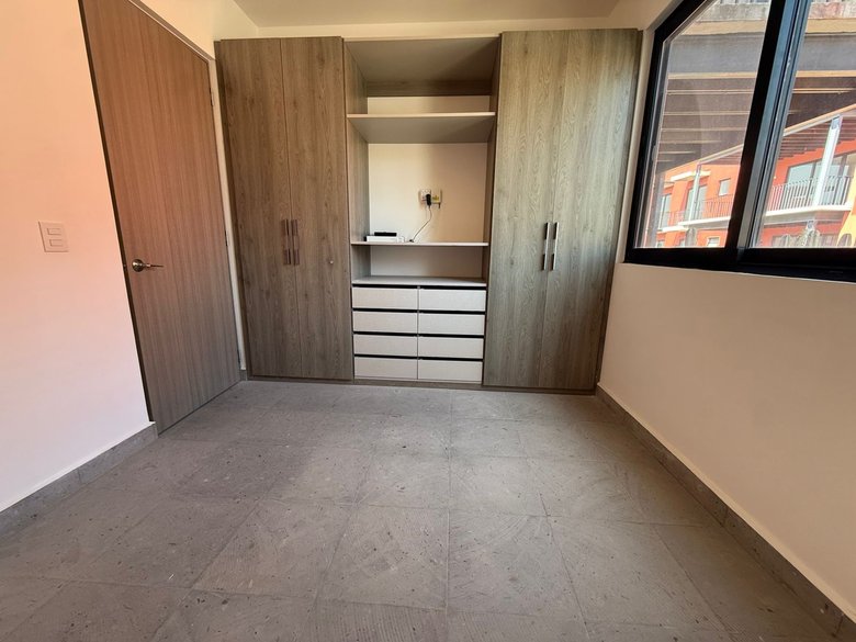 Bright Unfurnished Apartment with Terrace in Punta del Cielo — 10 photos