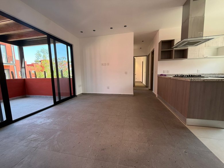 Bright Unfurnished Apartment with Terrace in Punta del Cielo — 4 photos