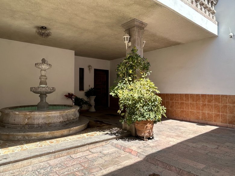 Casa Naranjo — 7 photos
