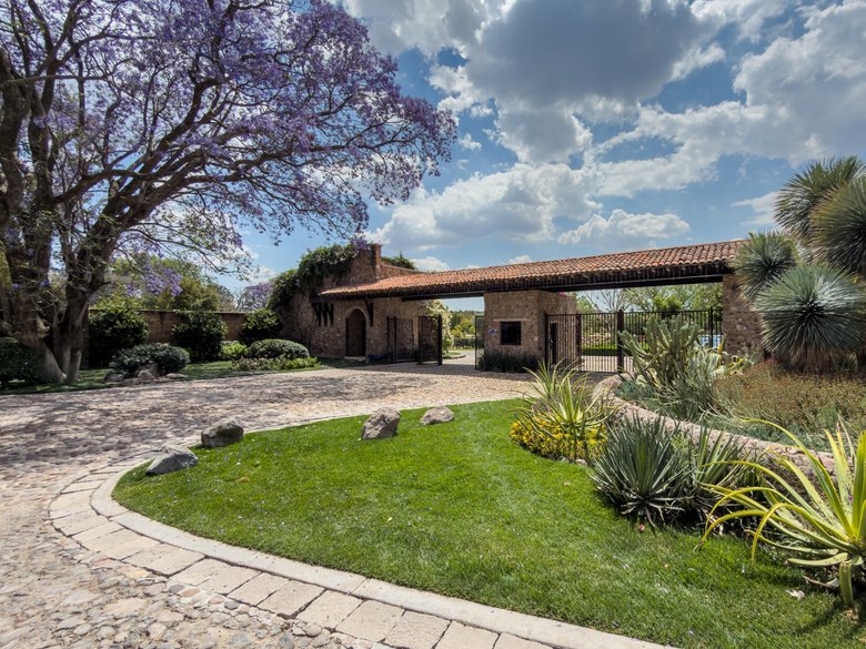 Los Remedios Lot 9 — 2 photos