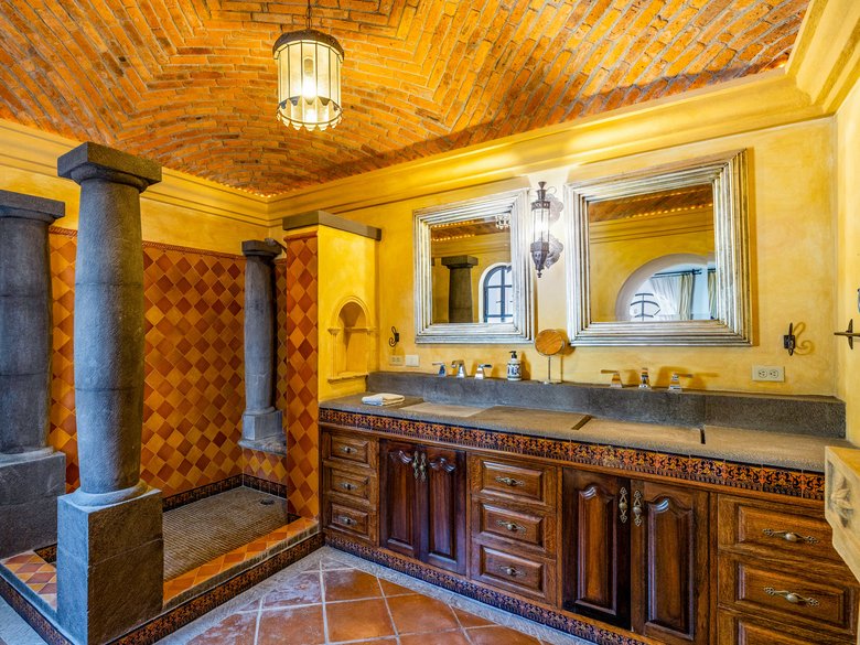 Casa Colonial Eclectica — 32 photos