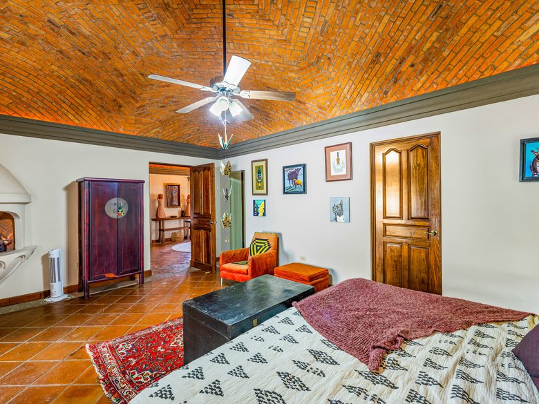 Casa Colonial Eclectica — 36 photos