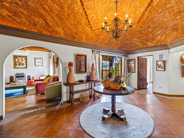Casa Colonial Eclectica — 22 photos