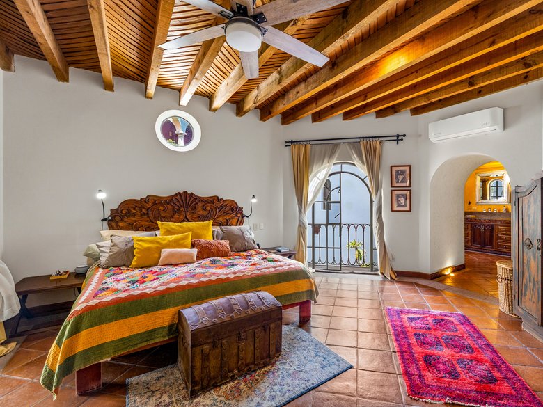 Casa Colonial Eclectica — 30 photos