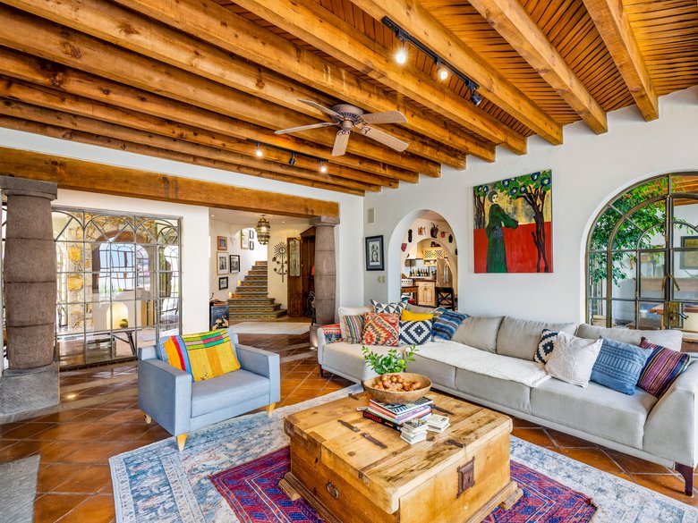 Casa Colonial Eclectica — 9 photos