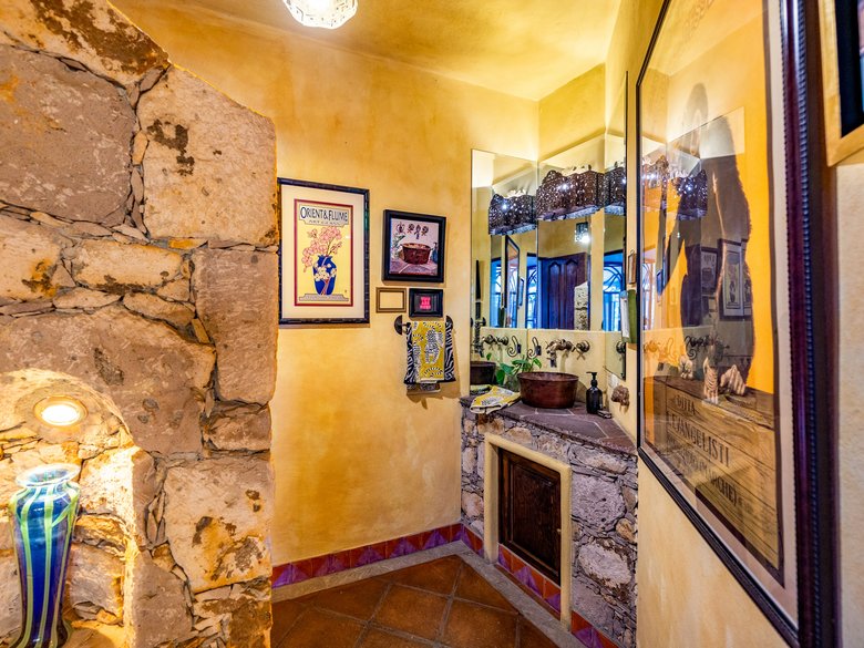 Casa Colonial Eclectica — 13 photos