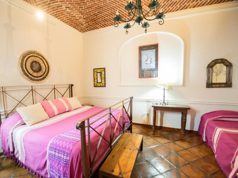 CASA RELOX — 15 photos