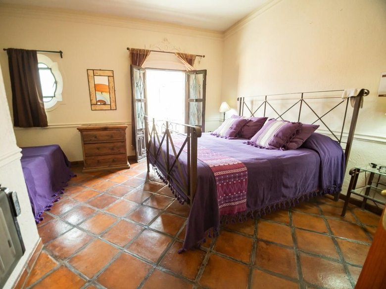 CASA RELOX — 13 photos