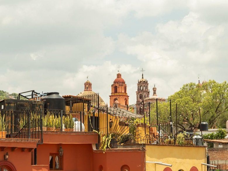 CASA RELOX — 4 photos