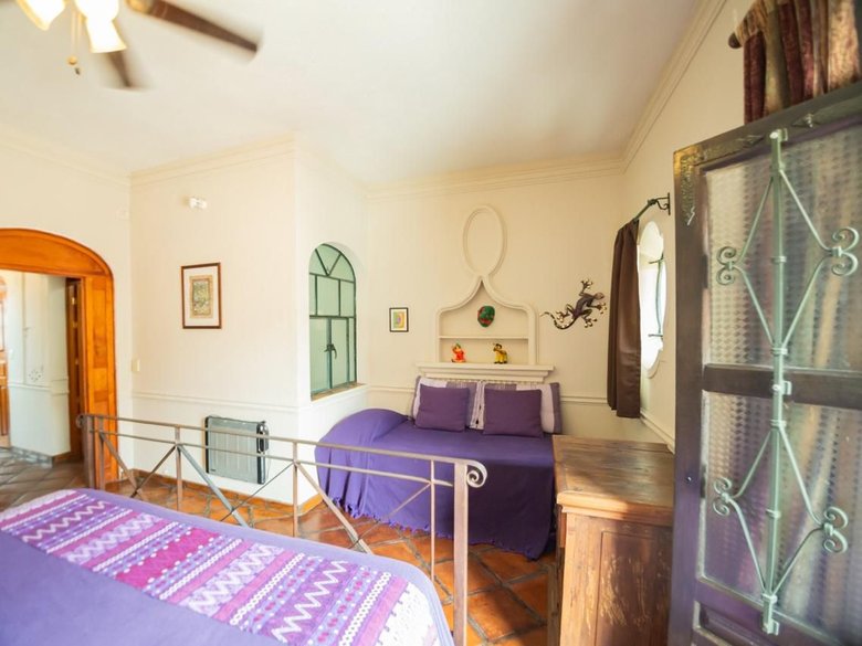CASA RELOX — 10 photos