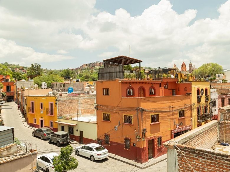 CASA RELOX — 12 photos