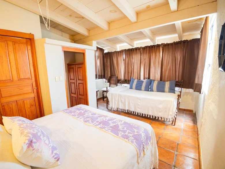 CASA RELOX — 3 photos