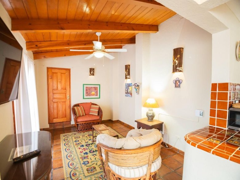 CASA RELOX — 2 photos
