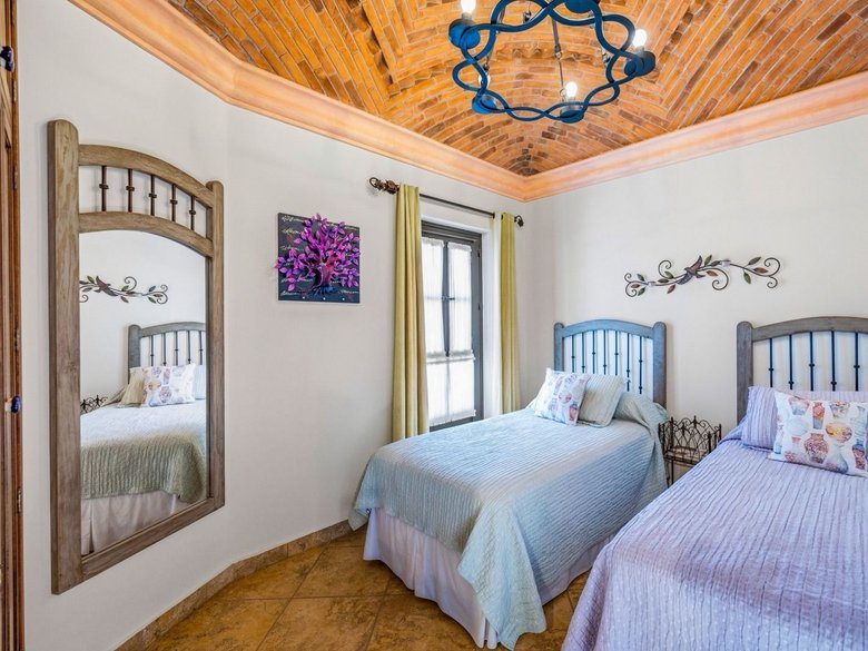 Villa Siqueiros — 26 photos