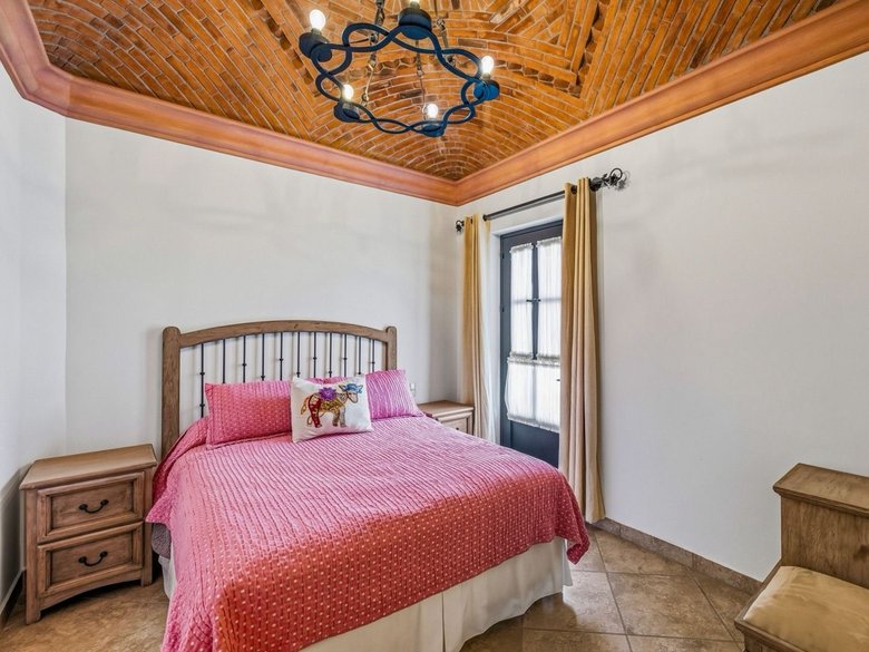 Villa Siqueiros — 23 photos