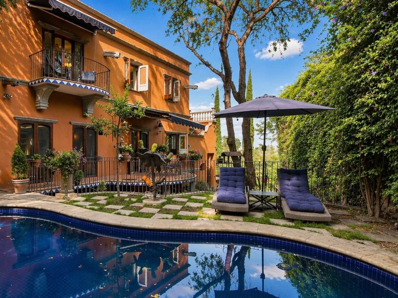 Casa Baeza — 10 photos
