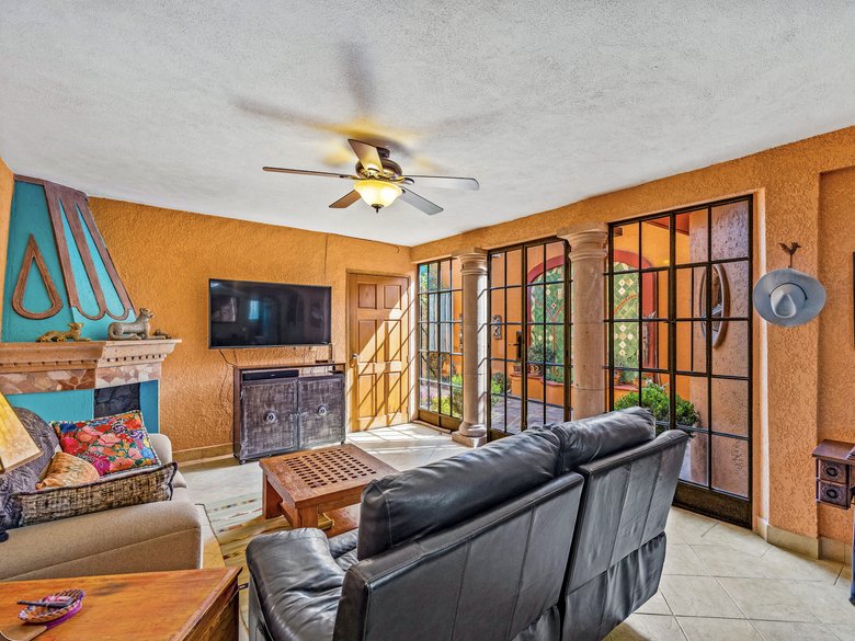 Casa Maxine , charming Mexican -style home located in Colonia Independencia  — 6 photos