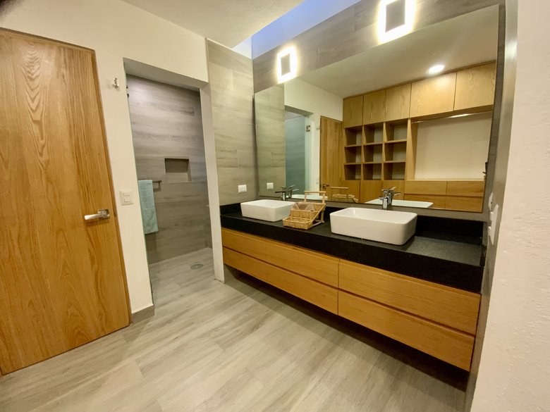 Oportunidad de Inversión en San Miguel de Allende | Casa en Venta en Zona de Aguas Termales con Alta — 8 photos