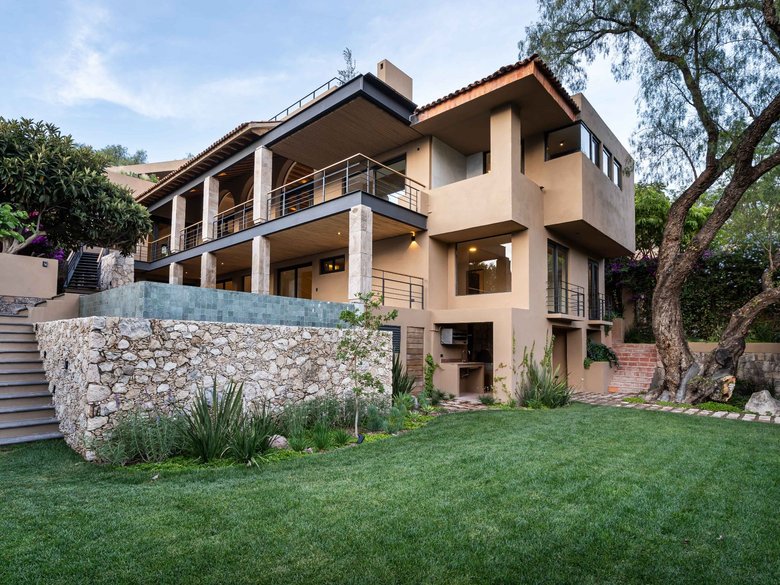 Casa Fuentes — 25 photos