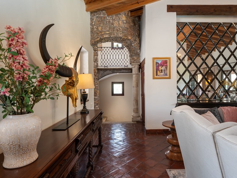 Villa Toscana — 6 photos