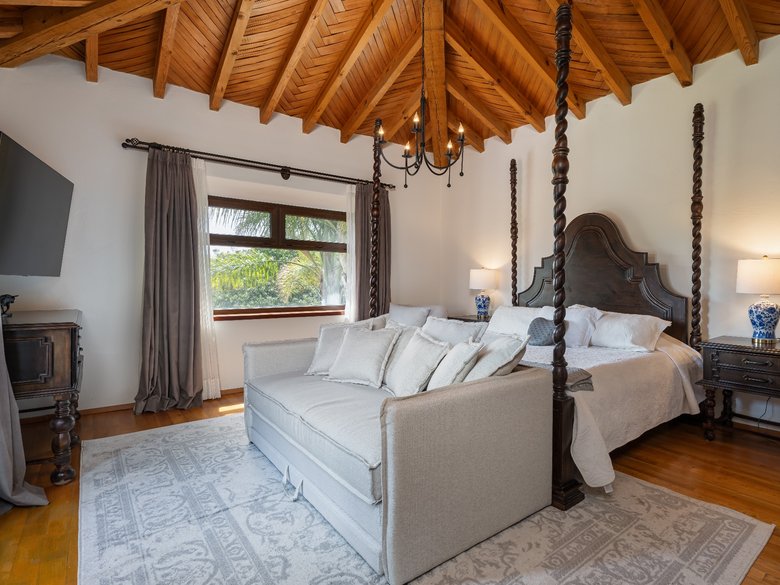 Villa Toscana — 17 photos