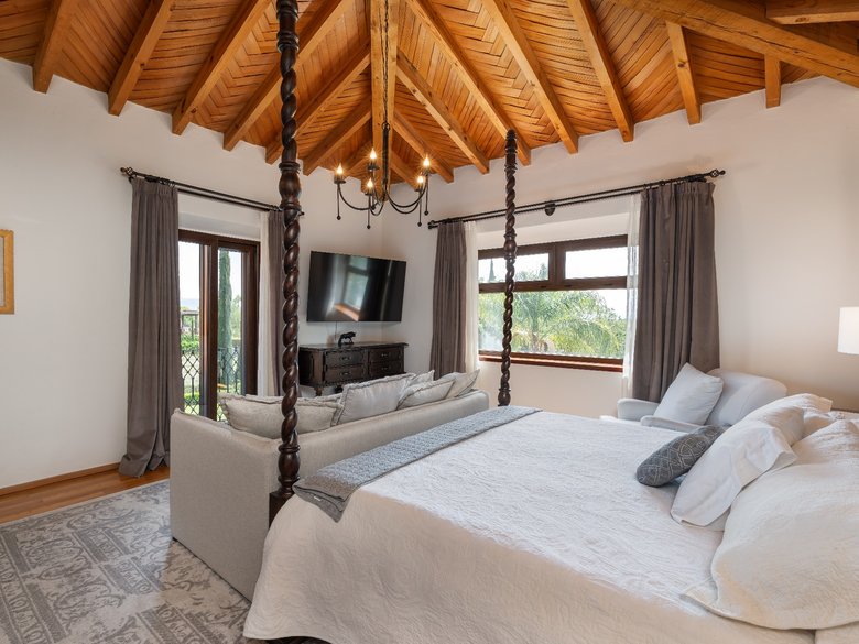 Villa Toscana — 18 photos