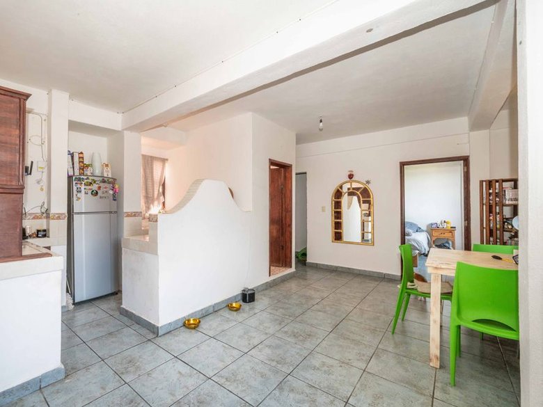 Nine-unit apartment building with varied layouts—ideal for investment. — 1 fotos