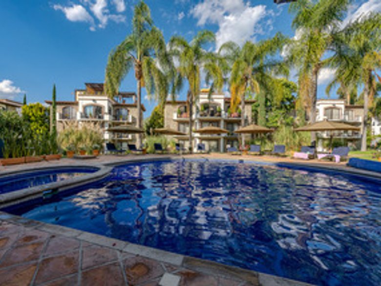 Beautiful condo with a rooftop terrace in a gated community. — 29 photos