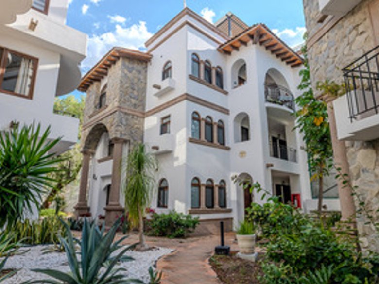 Beautiful condo with a rooftop terrace in a gated community. — 30 photos