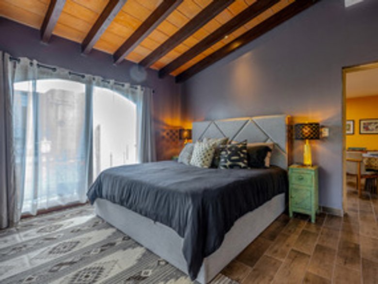 Beautiful condo with a rooftop terrace in a gated community. — 10 photos