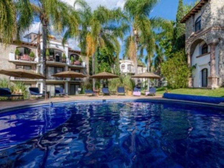 Beautiful condo with a rooftop terrace in a gated community. — 26 photos