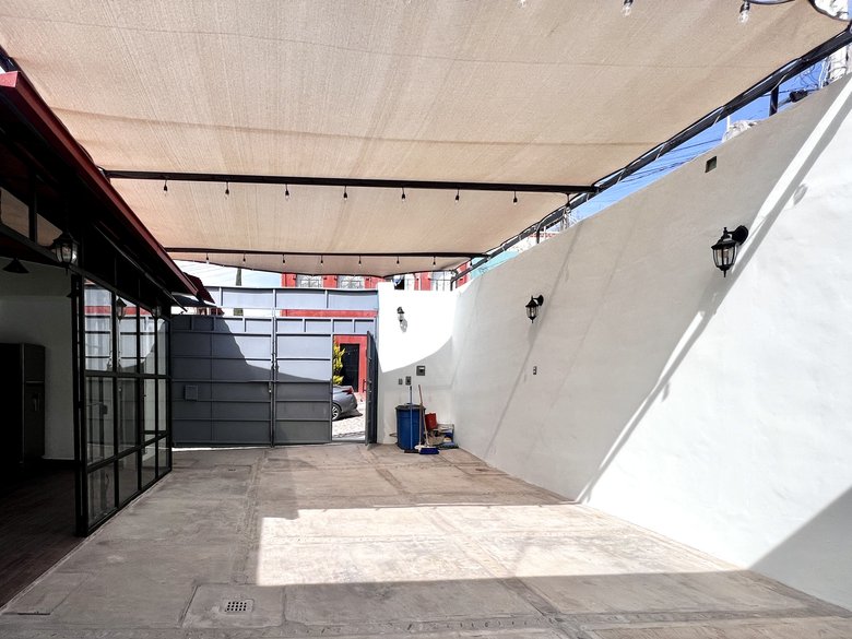 Contemporary Loft Rental in the Exclusive Montes de Loreto Area — 2 photos