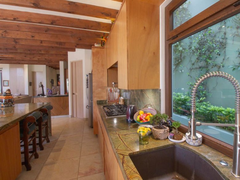 1913 Vista Antigua — 8 photos