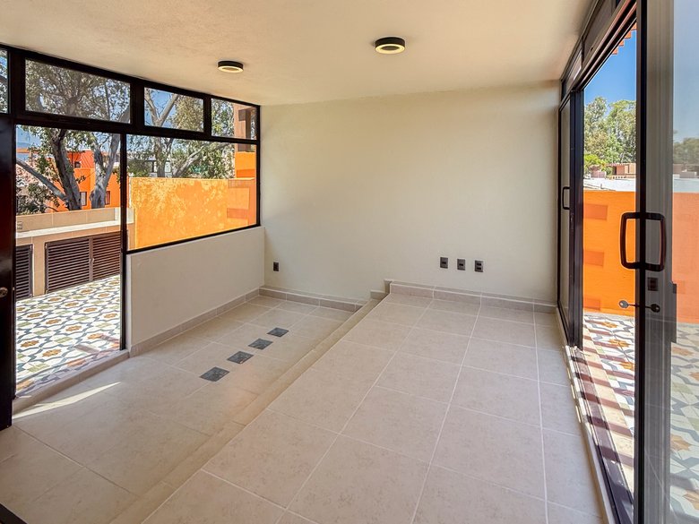 Upgraded Home for Sale in Zirándaro | Renovated Kitchen & Rooftop Game Studio — 19 photos
