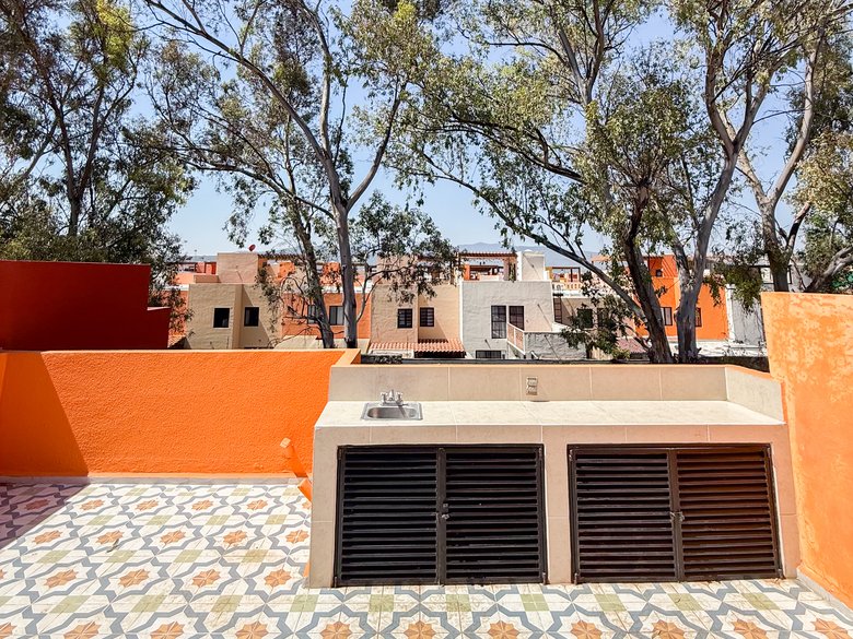 Upgraded Home for Sale in Zirándaro | Renovated Kitchen & Rooftop Game Studio — 22 photos