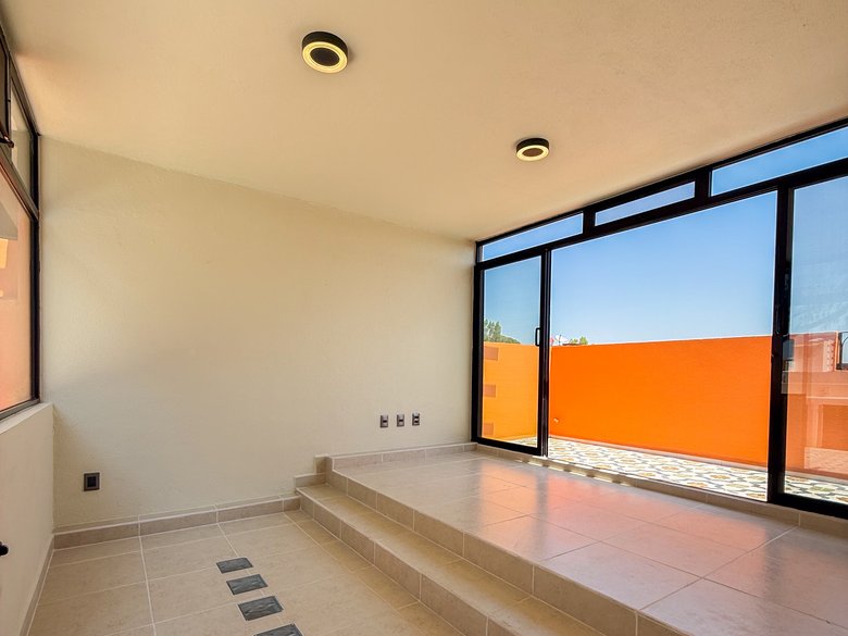 Upgraded Home for Sale in Zirándaro | Renovated Kitchen & Rooftop Game Studio — 20 photos